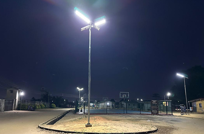 Anern SLV2‑120W Solar Street Lights в проекте освещения дорог сообщества Нигерии